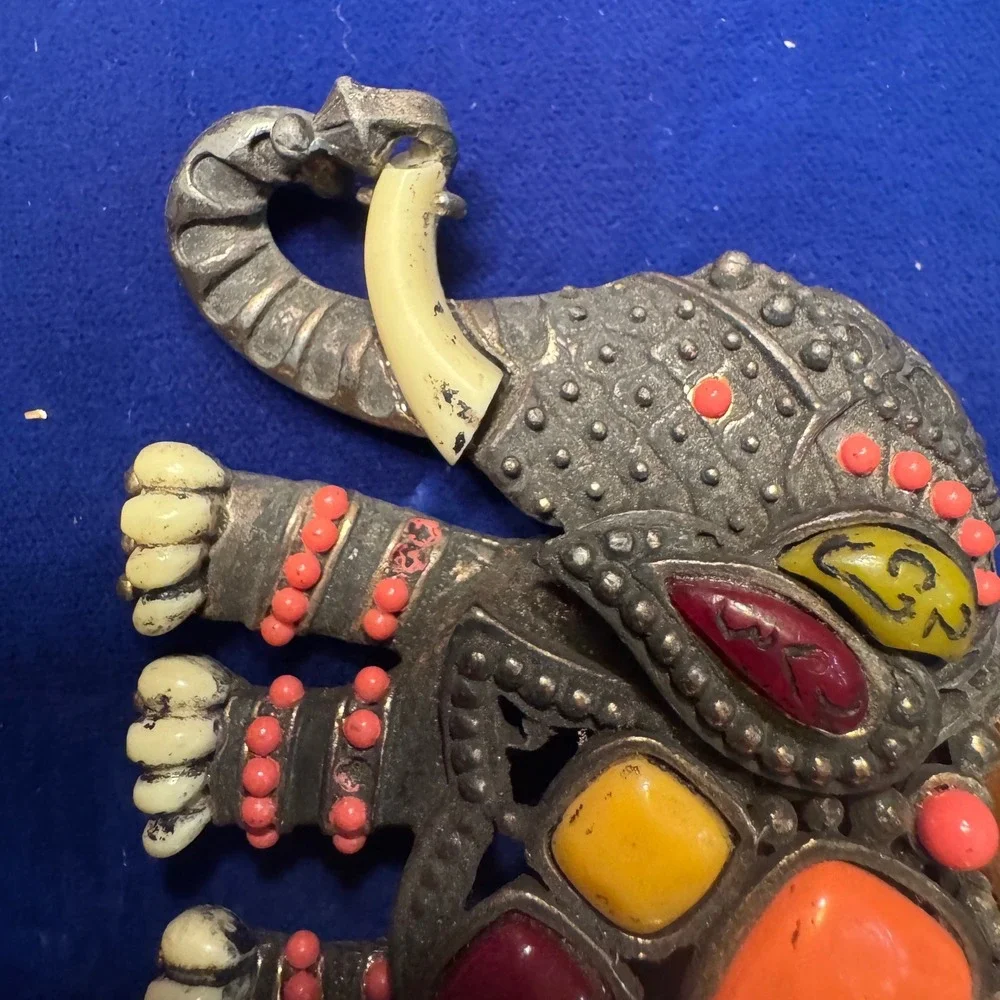 Vintage Unsigned Hattie Carnegie elephant, multicolored brooch 50 - 60's